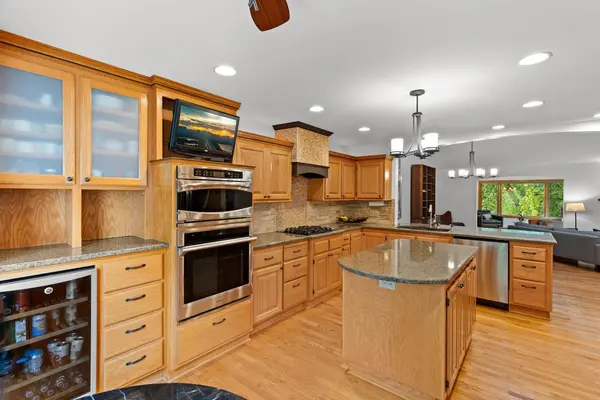9974 Old Wagon TRL, Eden Prairie, MN 55347