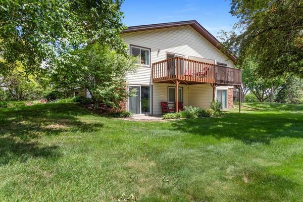 1053 Bridge ST, Shoreview, MN 55126