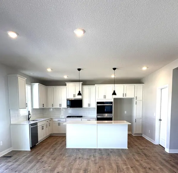 914 Foxglove TER, Waconia, MN 55387