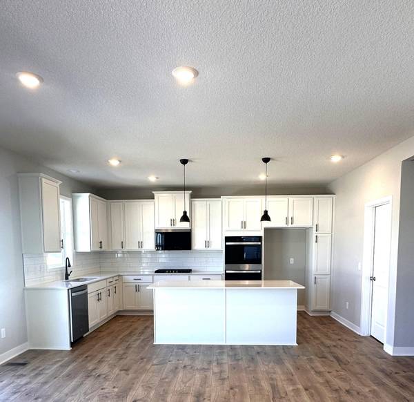914 Foxglove TER, Waconia, MN 55387
