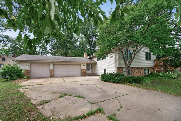 820 86th LN NW, Coon Rapids, MN 55433