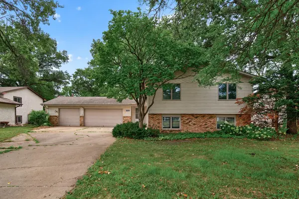 820 86th LN NW, Coon Rapids, MN 55433