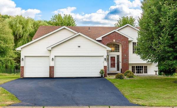 22363 Jed DR, Rogers, MN 55374