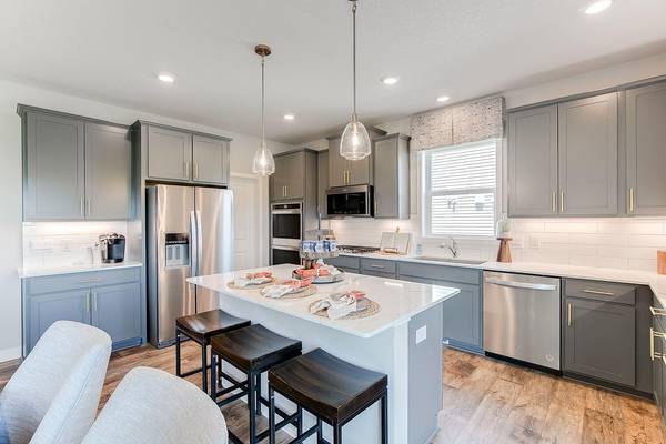 916 Foxglove TER, Waconia, MN 55387