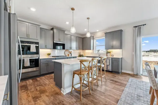 919 Foxglove TER, Waconia, MN 55387