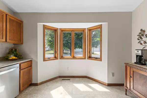 987 Kettle Creek RD, Eagan, MN 55123