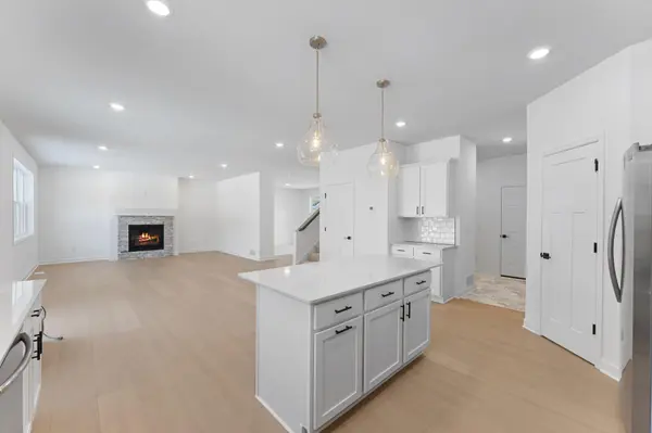 7975 41st ST N, Oakdale, MN 55128