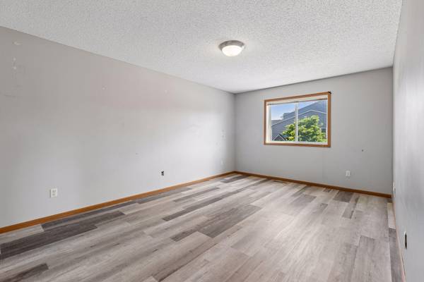 670 Kingfisher LN #G, Woodbury, MN 55125