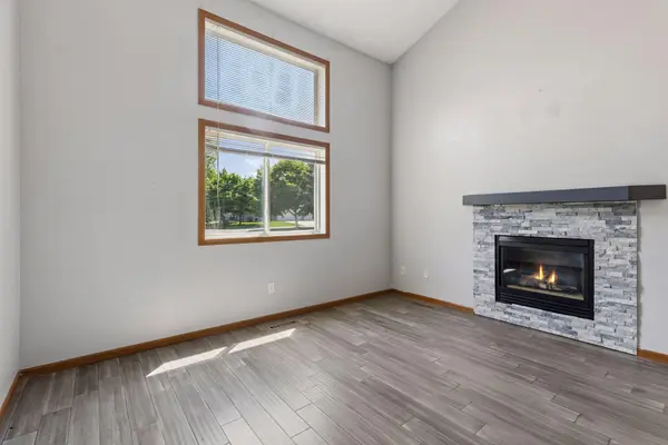 670 Kingfisher LN #G, Woodbury, MN 55125