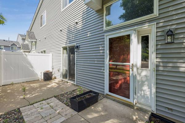 670 Kingfisher LN #G, Woodbury, MN 55125