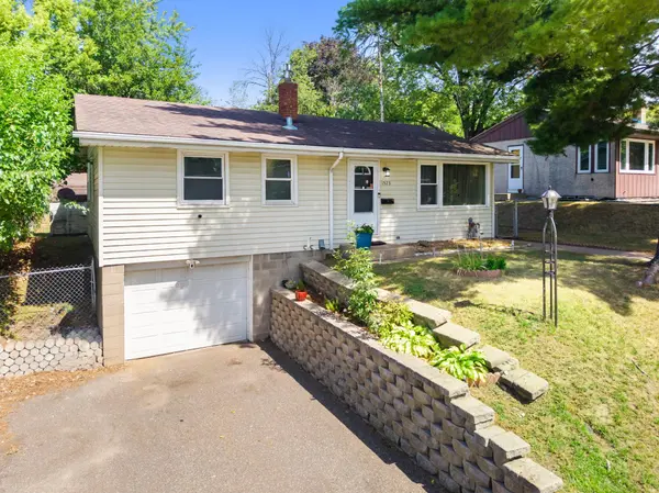 1523 Old Hudson RD, Saint Paul, MN 55106