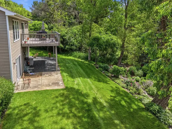 4166 Thornhill LN, Vadnais Heights, MN 55127