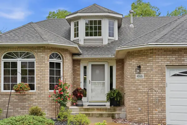4166 Thornhill LN, Vadnais Heights, MN 55127