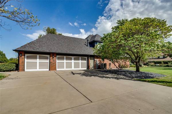 7710 NW 36th ST, Bethany, OK 73008