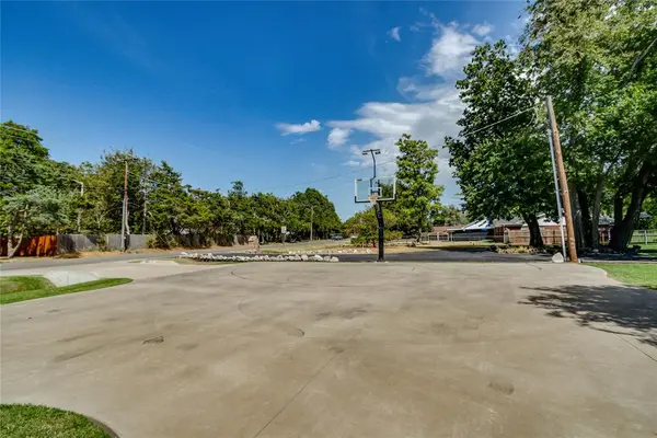 7710 NW 36th ST, Bethany, OK 73008