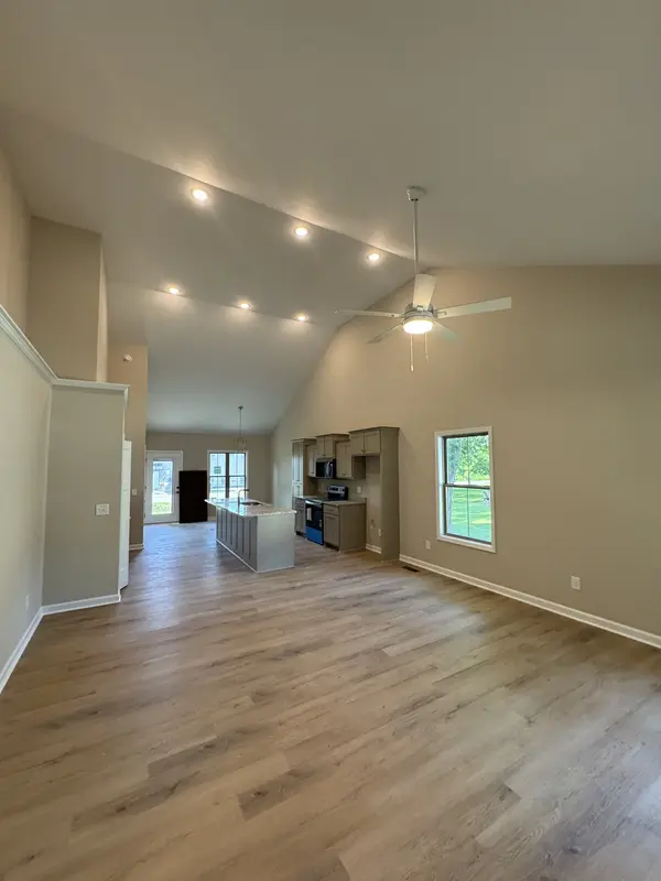 207 Strawberry St, Portland, TN 37148