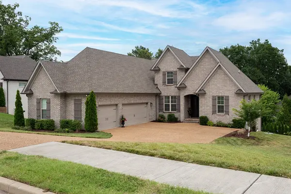 1110 Luxborough Dr, Hendersonville, TN 37075