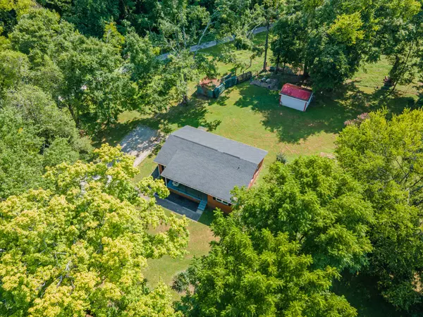 755 Briar Pond Rd, Centerville, TN 37033