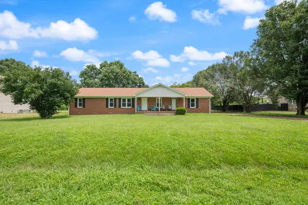 704 Redwood Cir, Columbia, TN 38401
