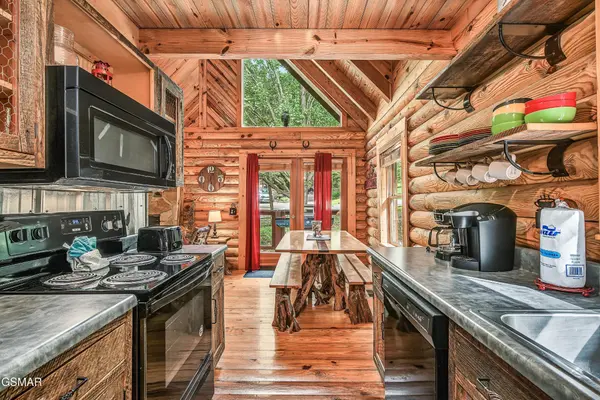 3003 Eagles Claw Way, Pigeon Forge, TN 37863