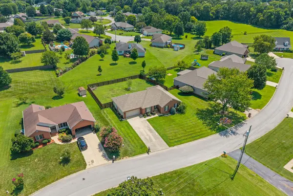 1714 Ivy Lynn Ct, Hopkinsville, KY 42240