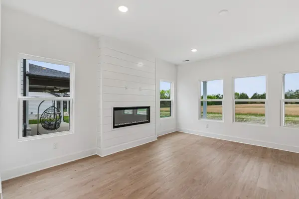 1208 Valley Ridge Dr, Gallatin, TN 37066