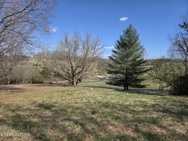 985 Rangewood Rd, Piney Flats, TN 37686