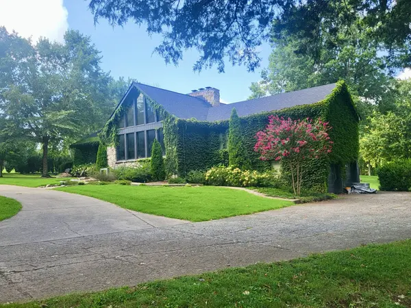 559 Forest Retreat Rd, Hendersonville, TN 37075