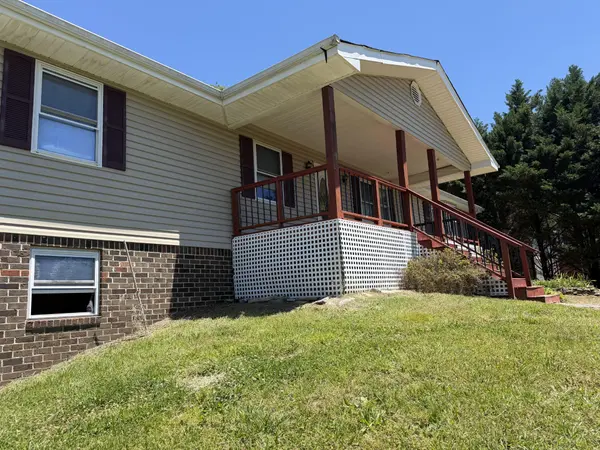 34 Lawrence Dr, Ringgold, GA 30736