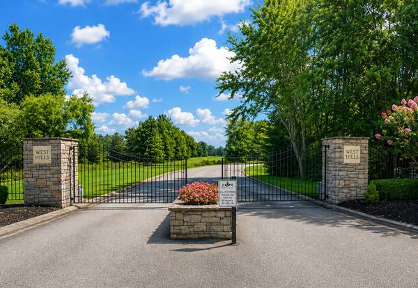 522 Country Club Dr, Dickson, TN 37055