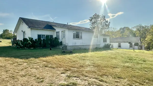 8301 Creek RD, Hartville, MO 65667