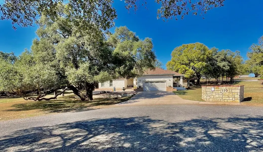 110 Llano Oaks DR, Llano, TX 78643