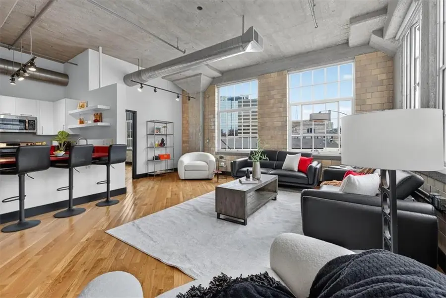 2029 WYANDOTTE #204 ST, Kansas City, MO 64108