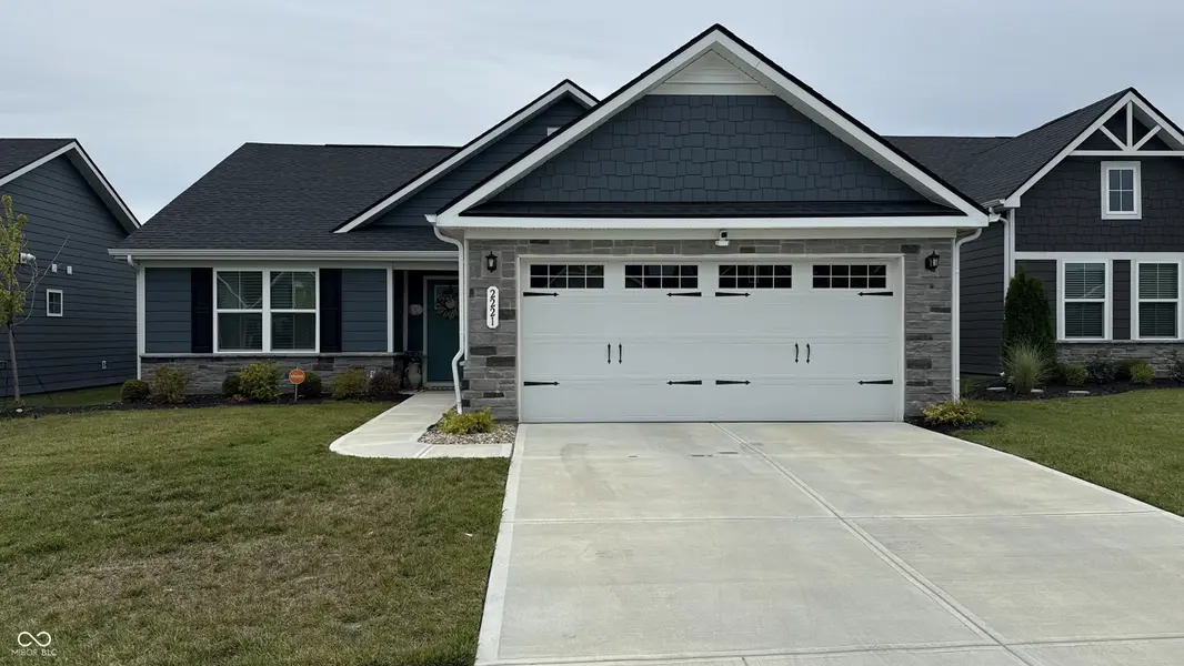 2221 Wonder Creek DR, Whitestown, IN 46075