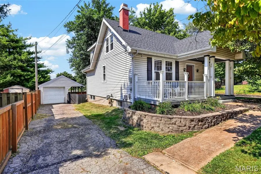 2103 W Randolph ST, St Charles, MO 63301