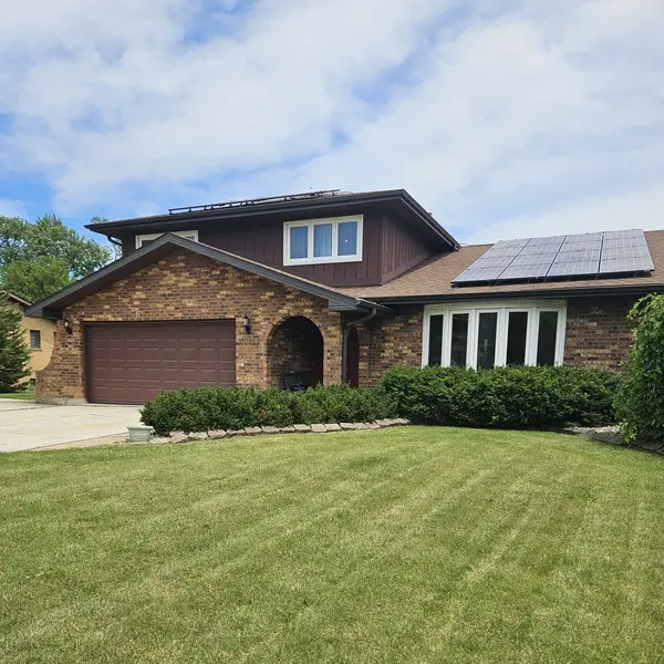 9157 S 83rd CT, Hickory Hills, IL 60457