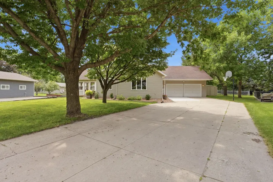 805 26th AVE SW, Willmar, MN 56201