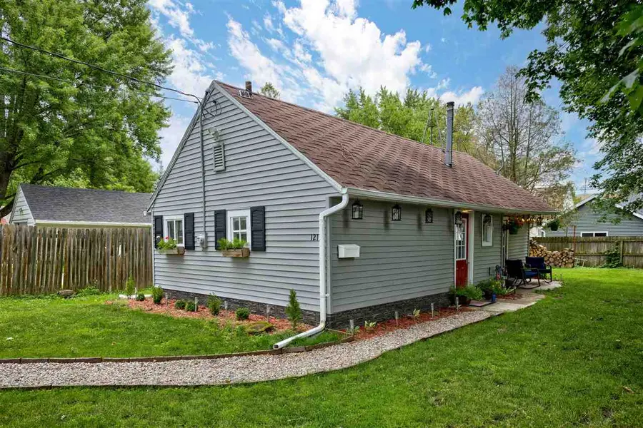 1215 W SUMMER ST, Appleton, WI 54914-3516