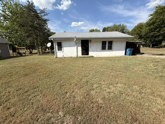 1819 Olive ST, Seneca, MO 64865