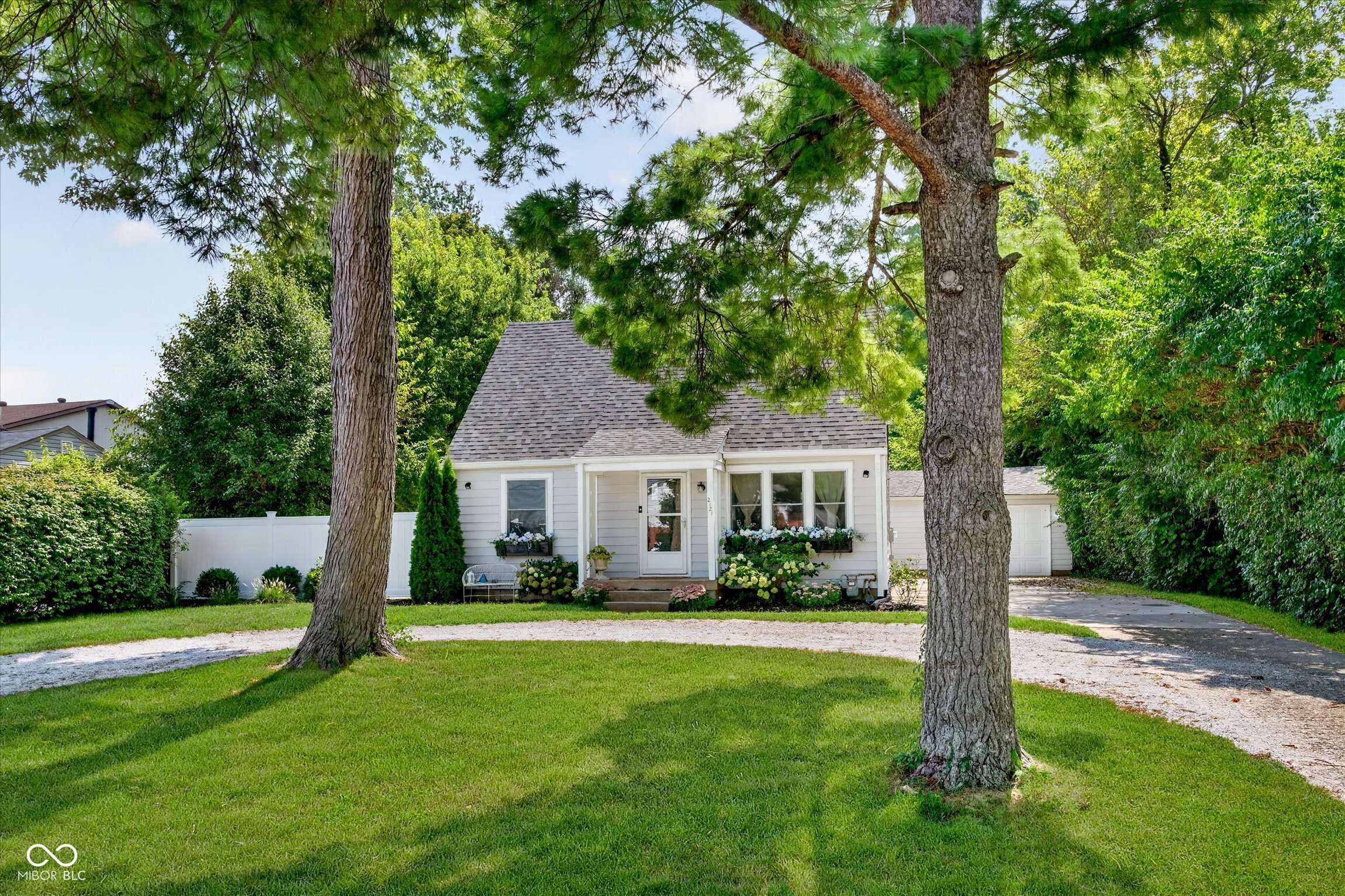 2121 E 71st ST, Indianapolis, IN 46220