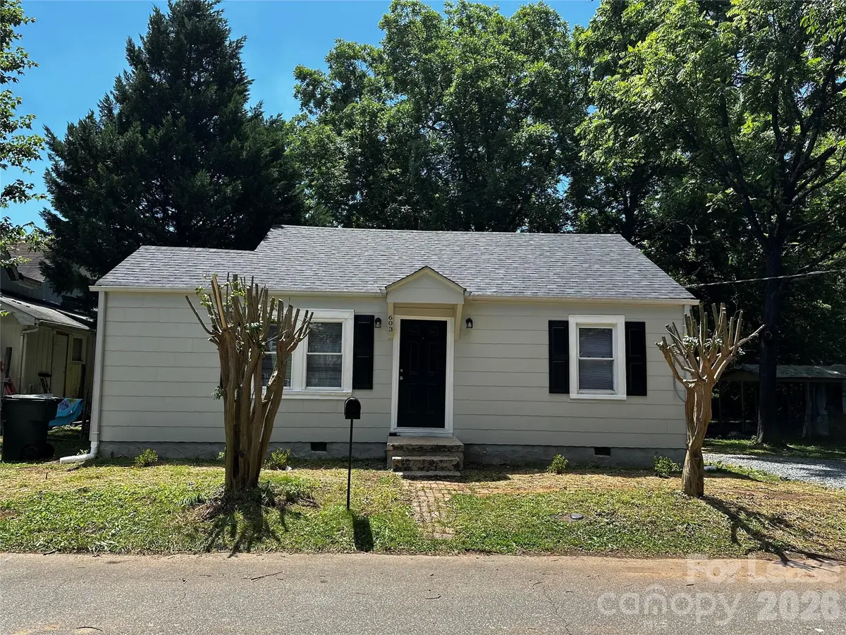 603 Robbins ST, Lexington, NC 27292