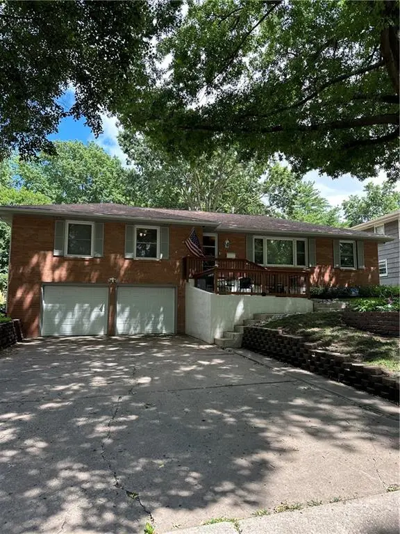 5029 N Michigan AVE, Kansas City, MO 64118
