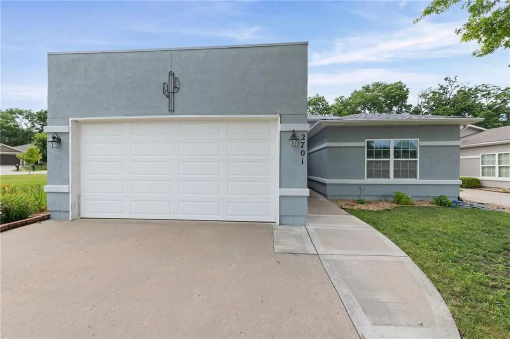 2701 NE Sonora Valley DR, Blue Springs, MO 64014