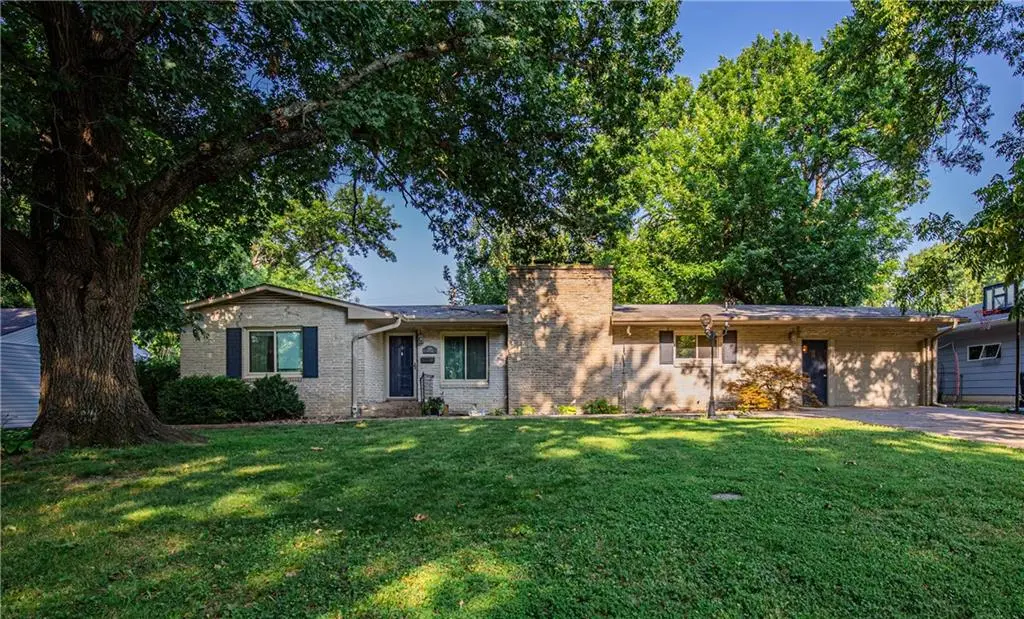 1324 S Oak ST, Ottawa, KS 66067