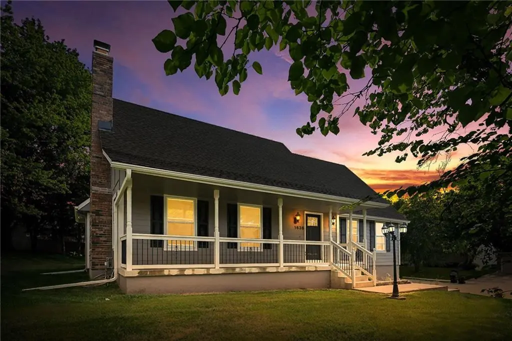 1636 NE Thames DR, Lee's Summit, MO 64086
