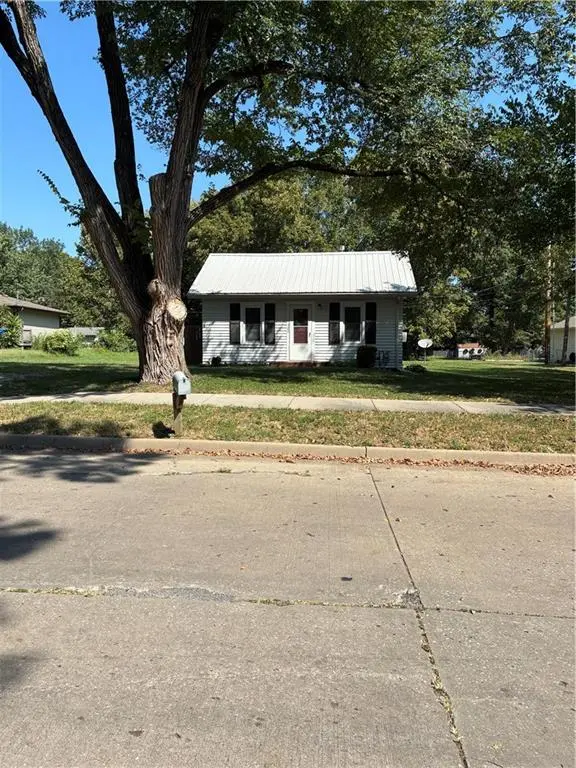 323 E 13th ST, Ottawa, KS 66067