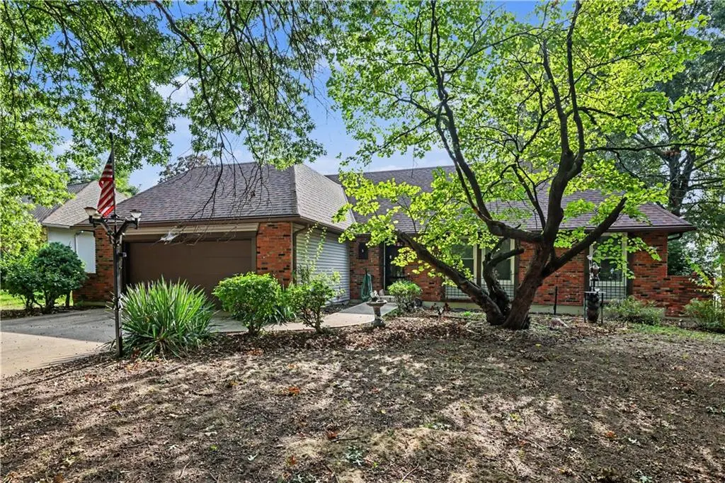 119 Johnston Pkwy, Raymore, MO 64083