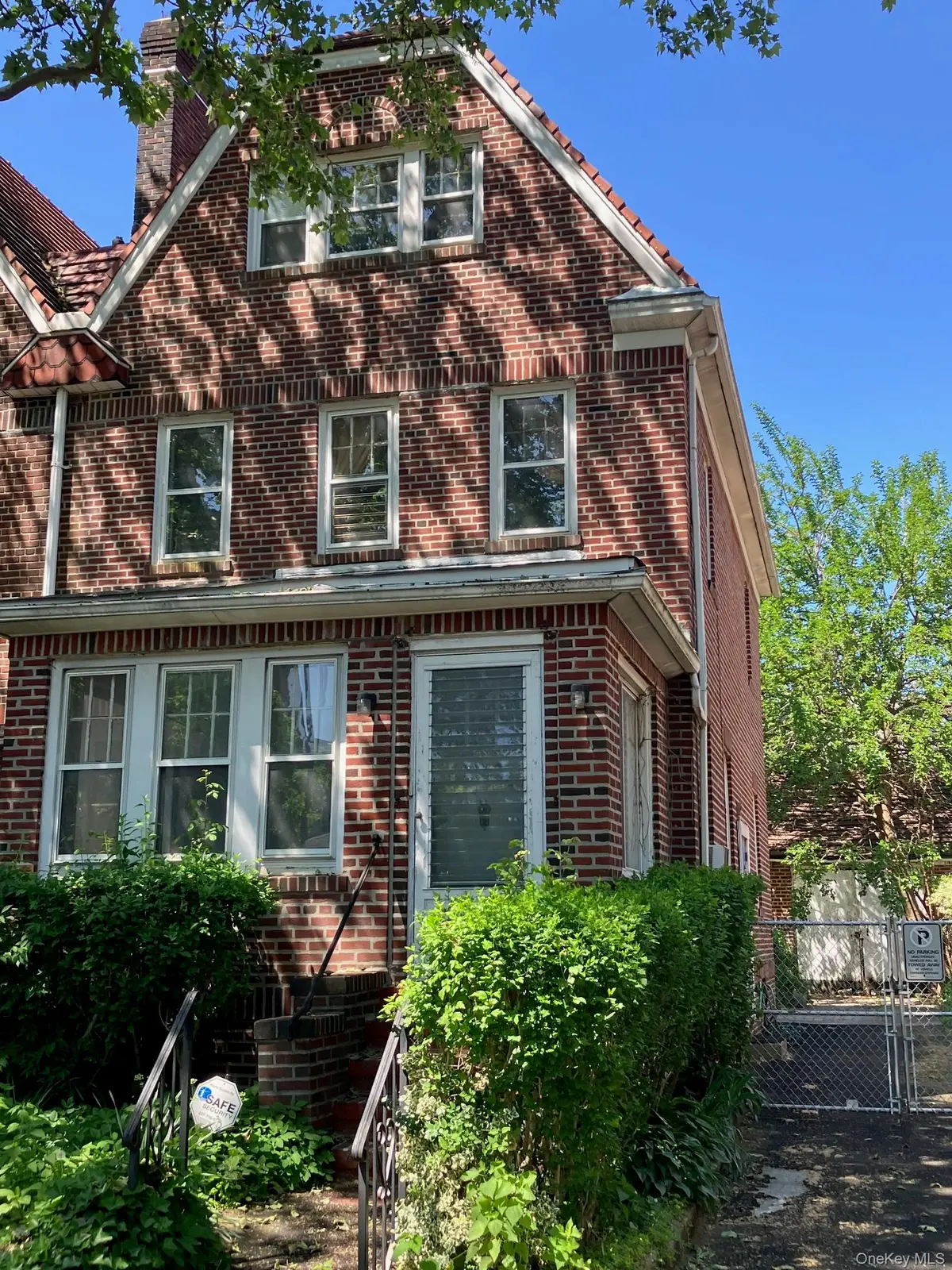 33-42 87 ST, Jackson Heights, NY 11372