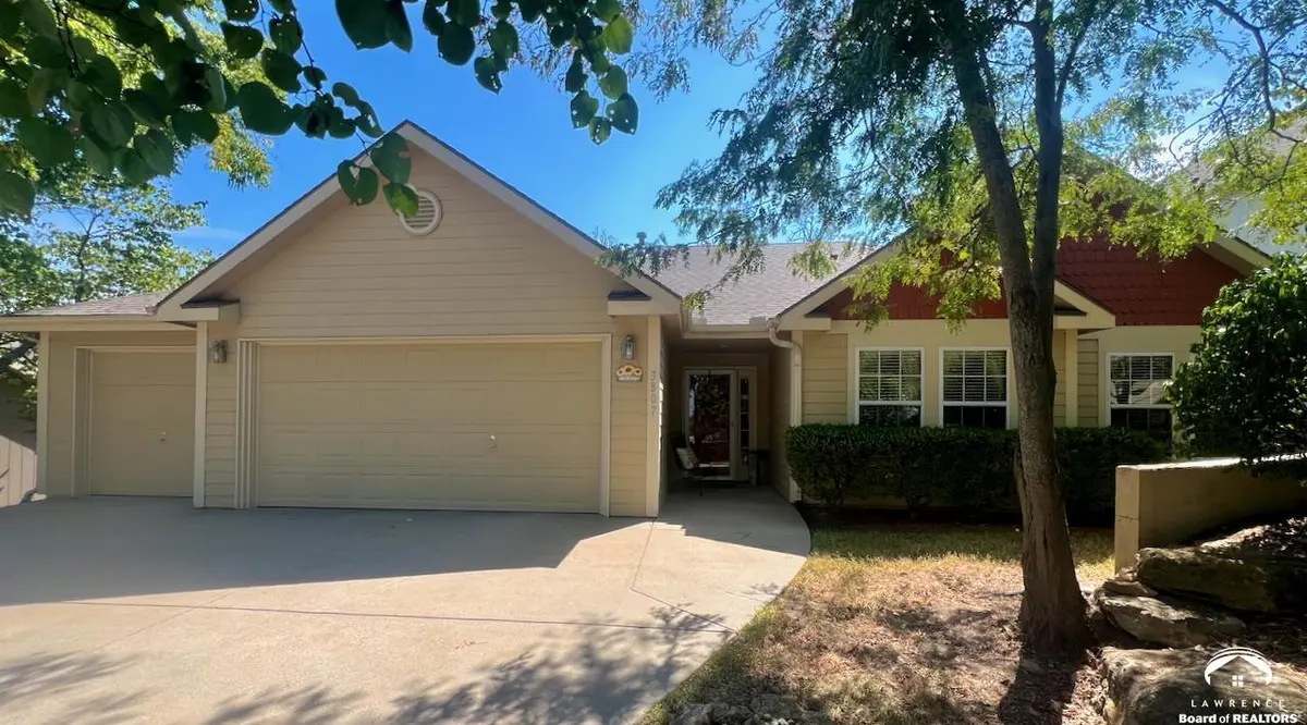 3807 Hunters Hill DR, Lawrence, KS 66049