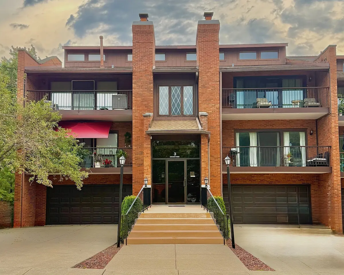 3 Cinnamon Creek DR #3S, Palos Hills, IL 60465